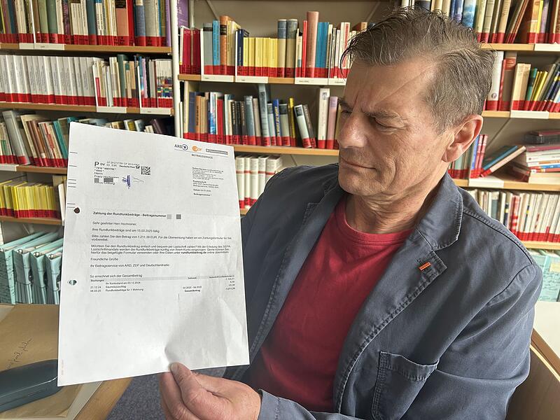 Bald im Ruhestand, aber pl&ouml;tzlich wieder mit seiner Studentenzeit konfrontiert: Franz Hochreiner ist Lehrer an einem Gymnasium in Coburg.