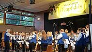 Der Musikverein bei einem Konzert im vergangenen Jahr. Die vielen Musiker brauchen natürlich Platz zum Proben – und der ist aktuell sehr begrenzt in Zapfendorf. Der Musikverein bei einem Konzert im vergangenen Jahr. Die vielen Musiker brauchen natürlich Platz zum Proben – und der ist aktuell sehr begrenzt in Zapfendorf.