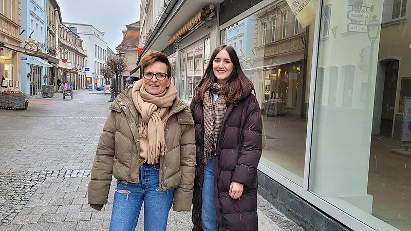 Heike und Sophia Druse sind davon &uuml;berzeugt, dass der Standort an der Ecke Langgasse/Marktplatz ideal ist.