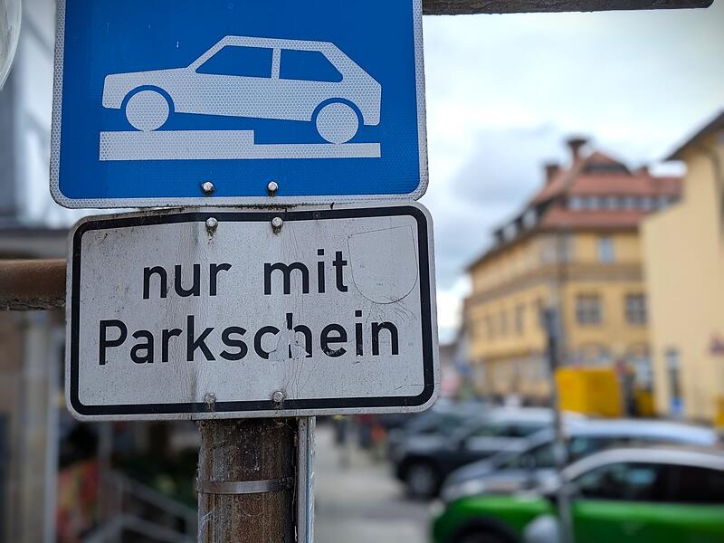 Brötchentaste - FGL-AntragForchheim & Fränkische Schweiz In Forchheims Innenstadt können Autofahrerinnen und Autofahrer dank der sogenannten „Brötchentaste“ die erste halbe Stunde kostenlos parken. Doch diese Regelung hat nicht nur Freunde – aus mehreren Gründen.