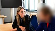 Rechtsanw&auml;ltin Carolin Redai aus Bamberg und der Angeklagte in einer Verhandlungspause