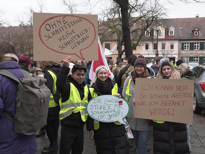 Warnstreik in Mittelfranken: Universit&auml;tsklinikums- und Hochschulmitarbeiter legen ihre Arbeit niederWarnstreik Erlangen