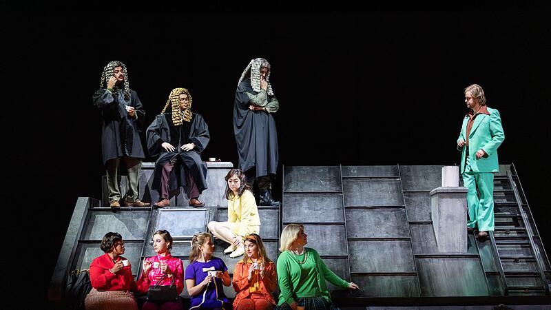 Opernpremiere &laquo;Die Englische Katze&raquo;