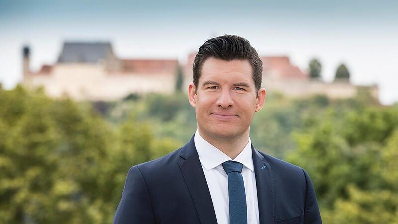 Dominik Sauerteig (SPD) ist seit 1. Mai 2020 Oberbürgermeister der Stadt Coburg. Dominik Sauerteig (SPD) ist seit 1. Mai 2020 Oberbürgermeister der Stadt Coburg.