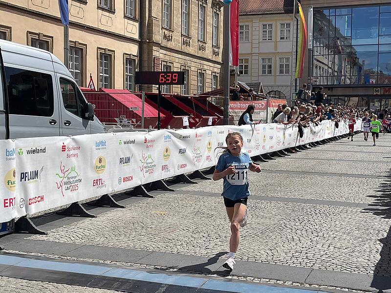 Weltkulturerbelauf 2025: Rund 1000 Sch&uuml;ler aus den 3. und 4. Klassen waren beim Bosch-Sch&uuml;lerlauf am Start.