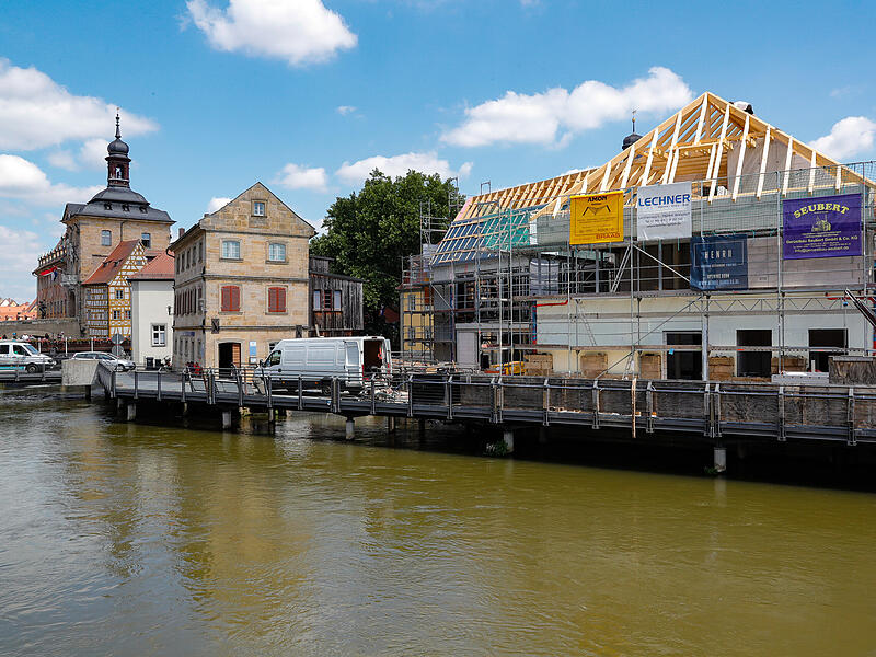 Bambergs Wohnungsbestand ist in die Jahre gekommen: Zwei Drittel der Wohnungen sind Altbauten – und damit ein Sanierungsfall. Zeit für ein Glow-up? Für Eigentümer könnte das teuer werden.
