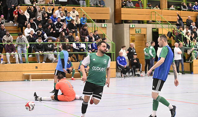 Im Finale setzte sich der SV Türkgücü Neustadt (grüne Trikots) gegen den FC Haarbrücken (blaue Leibchen) mit 4:1 durch. Im Finale setzte sich der SV Türkgücü Neustadt (grüne Trikots) gegen den FC Haarbrücken (blaue Leibchen) mit 4:1 durch.