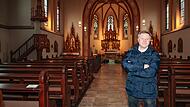 Stefan Fleischmann steht in der Schw&uuml;rbitzer Kirche. Er hat seine &Auml;mter als Lektor und Kommunionhelfer niedergelegt.