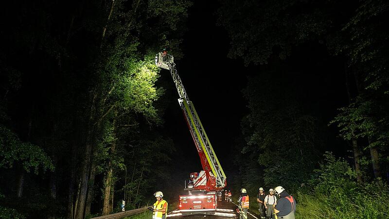 Sturmsch&auml;den bei D&ouml;rfleins: Feuerwehr muss mit Drehleiter ausr&uuml;cken
