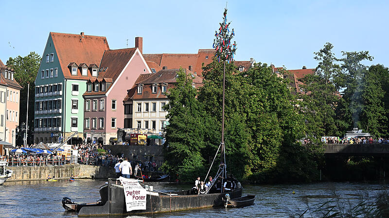 Sandkirchweih 2023 Unzug und BaumaufstellenSandkerwa 2023 - Umzug und Baumaufstellen