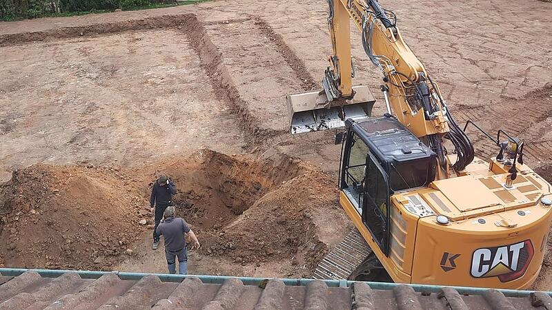 Im Herbst 2022 wurde die Grundlage f&uuml;r das Mehrfamilienhaus auf der Doline &bdquo;Rahnickelsloch&ldquo; in G&ouml;&szlig;weinstein geschaffen.Forchheim & Fr&auml;nkische Schweiz