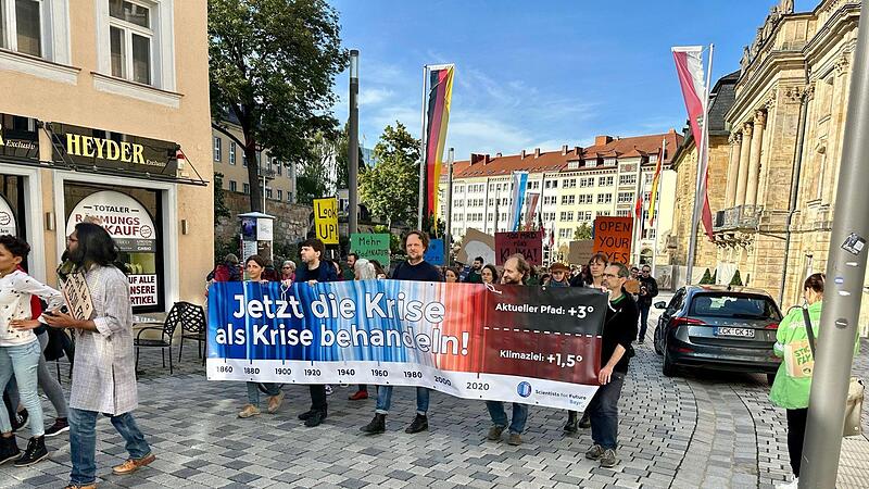 Dr. Stefan Holzheu (vorne rechts) ist Wissenschaftler und Mitarbeiter am Bayreuther Zentrum für Ökologie und Umweltforschung (BayCEER). Der Harsdorfer gehört zu den Sprechern von „Scientists4Future“.