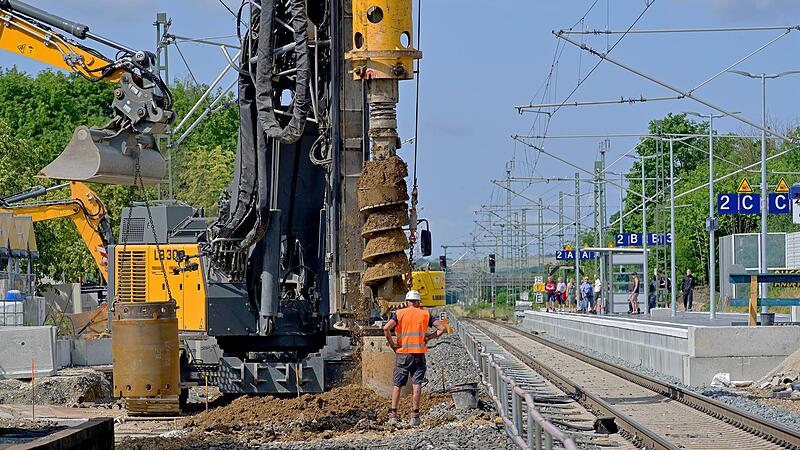 Aufwändige Spundwand-Arbeiten verzögern aktuell den Zeitplan. Aufwändige Spundwand-Arbeiten verzögern aktuell den Zeitplan.
