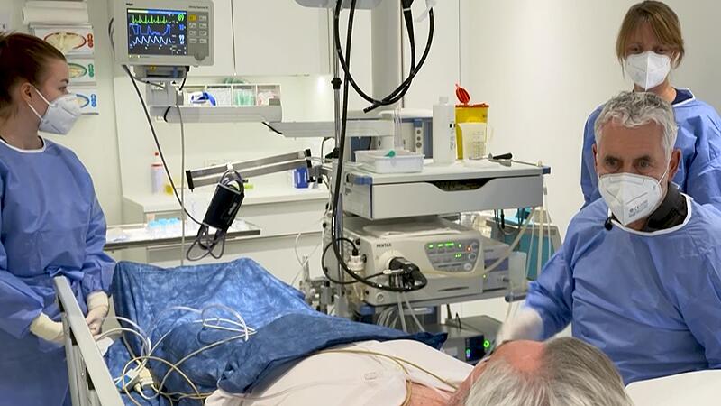 Die Patienten werden bei der Vorsorge-Darmspiegelung umfassend überwacht. Polypen könnengleich entfernt werden.