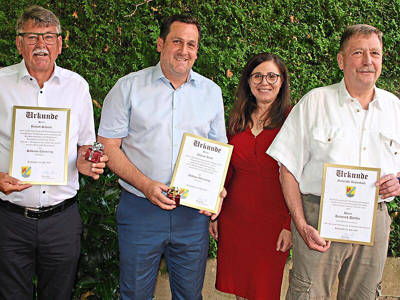 Bei der Verabschiedung in Leutenbach (v. l.): Roland Schmitt, Florian Kraft, Bürgermeisterin Ulrike Götz und Raimund Dörfler. Thomas Weichert Bei der Verabschiedung in Leutenbach (v. l.): Roland Schmitt, Florian Kraft, Bürgermeisterin Ulrike Götz und Raimund Dörfler. Thomas Weichert