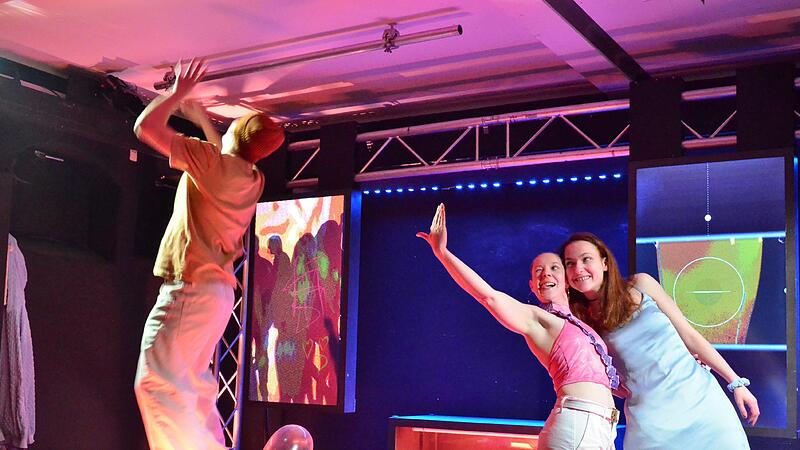 Yannick Rey, Tonia Fechter und Jehanne Worch spielen am Freitag, 14. März, in dem Stück „Selfie“ im TIP.