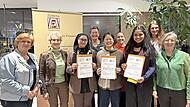 Unser Foto zeigt bei der Verleihung des STEM-Awards (von links): Klara Weigand, Ines Bender, Preistr&auml;gerin Nisa Zafira, Franziska Bickel (Vorsitzende des Vereins der Freunde Zonta), Fu Ke und ihre Mentorin Julia Promeuschel, Ankitha Shetty, Gordan...
