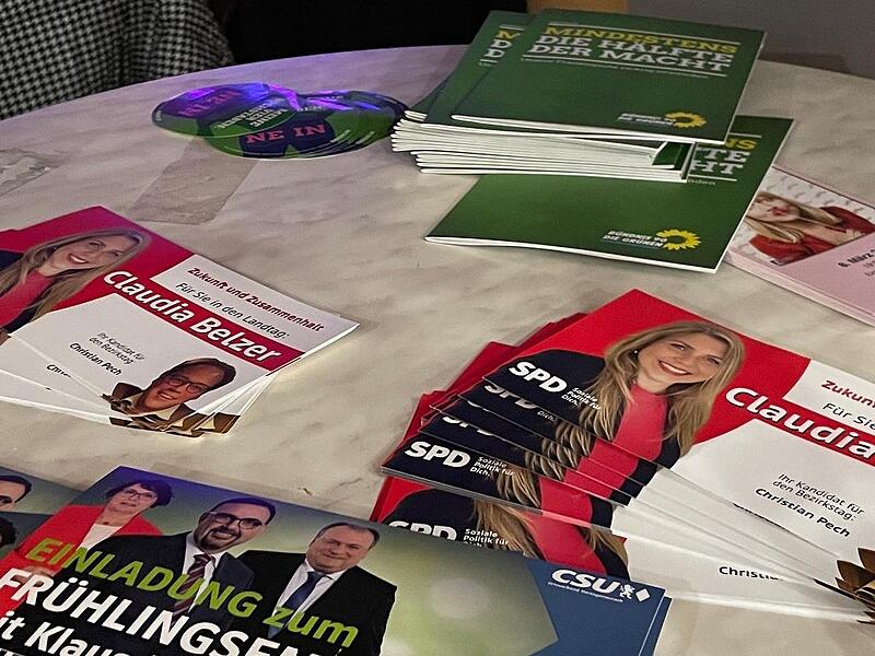 Informationsmaterial aller drei Parteien lag bereit,