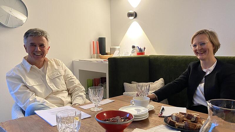 Peter Schwarzenbauer, ein fr&uuml;herer Vorstand von BMW, empfing die neue Gr&uuml;nen-Chefin Franziska Brantner zum K&uuml;chengespr&auml;ch.