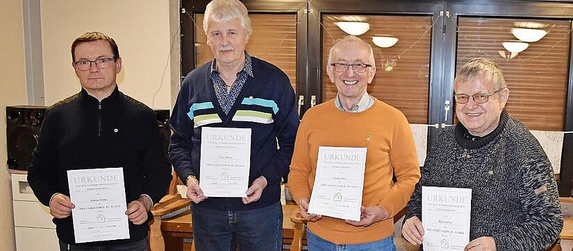 Die f&uuml;r langj&auml;hrige Zugeh&ouml;rigkeit geehrten Mitglieder.