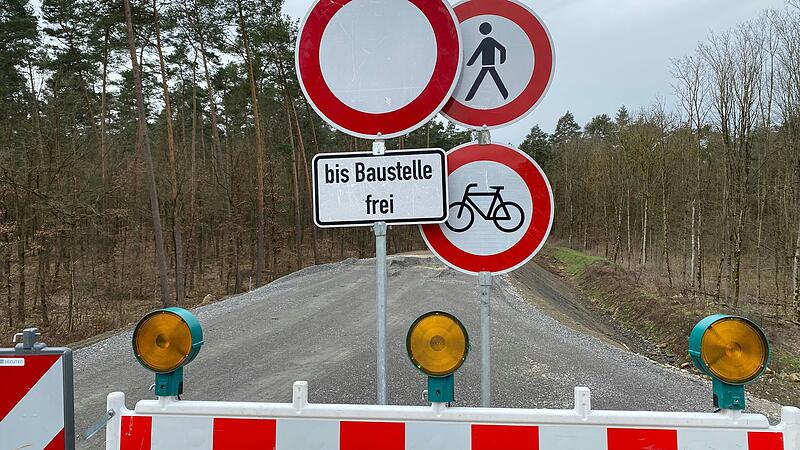 Die rot-weißen Baken und Durchfahrtsverbote begleiten die Autofahrer in der Region entlang der A3 seit vielen Monaten. Die Freude über jede wegfallende Sperrung ist deshalb groß (Symbolfoto). Die rot-weißen Baken und Durchfahrtsverbote begleiten die Autofahrer in der Region entlang der A3 seit vielen Monaten. Die Freude über jede wegfallende Sperrung ist deshalb groß (Symbolfoto).