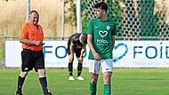 Schiedsrichter Günther Heisinger notiert den Torschützen - Ben Beranek hatte er da schon zweimal auf dem Block stehen – Hattrick innerhalb von 15 Minuten.