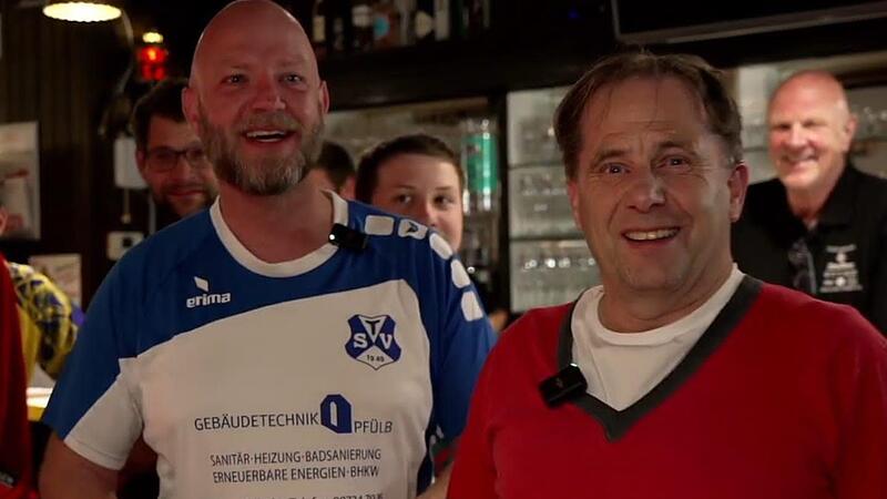 Sie waren die Gastgeber f&uuml;r den ersten Live-Podcast von &bdquo;Du Holz&ldquo;: Alexander Pf&uuml;lb (links) und Sportredakteur J&uuml;rgen Schmitt.