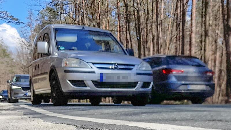 Die Verkehrszunahme auf der kurvenreichen und schmalen Umleitungsstrecke zwischen Steinsdorf und Walsdorf hat so ihre Tücken.