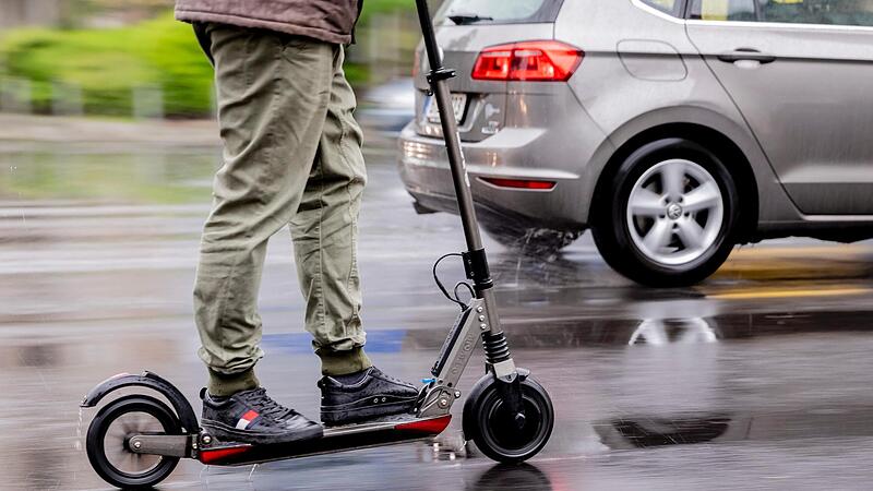 Eine 16-J&auml;hrige, die mit ihrem E-Scooter im Stadtgebiet unterwegs war, kam betrunken in eine Polizeikontrolle.