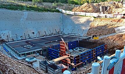 Die Arbeiten in der Baugrube des neuen Trinkwasserhochbehälters laufen. Die Arbeiten in der Baugrube des neuen Trinkwasserhochbehälters laufen.
