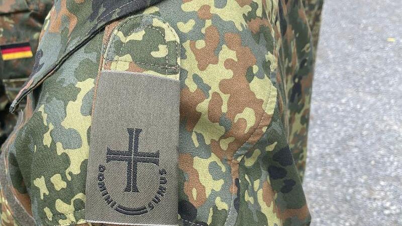 Die Schulterklappen der evangelischen Militärseelsorge