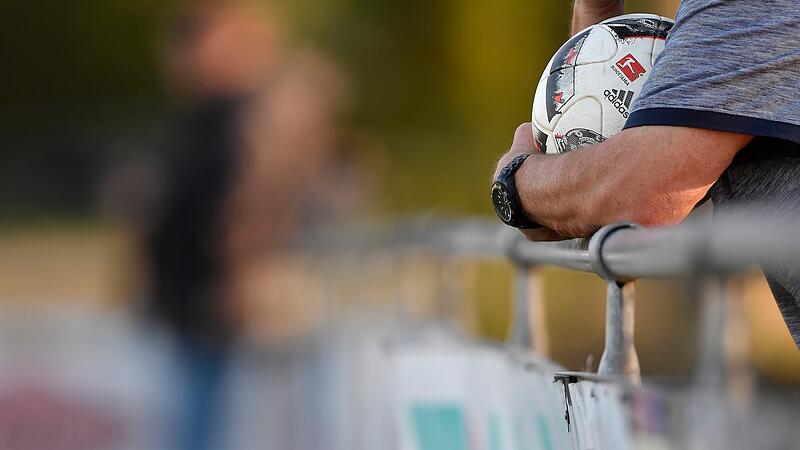 Bei manchen vereinen der Region ruht der Ball fast elf Wochen, woanders gerade einmal drei. Fränkische Vereine haben zwischen Pflichtspielen in alter und neuer Saison unterschiedliche Pausenzeiten. Bei manchen vereinen der Region ruht der Ball fast elf Wochen, woanders gerade einmal drei. Fränkische Vereine haben zwischen Pflichtspielen in alter und neuer Saison unterschiedliche Pausenzeiten.