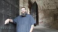 Thomas Zwingmann (hier am Festungstor) ist als Vereinsvorsitzender Hauptorganisator von Crana Historica.