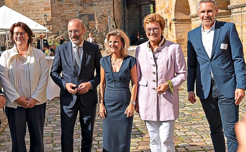 Auf Schloss Thurnau (von links) Beate Gminder (Generaldirektorin DG Home, Europäische Kommission), MdEP Manfred Weber (Vorsitzender der EVP-Fraktion und der Europäischen Volkspartei), MdB Daniela Ludwig (Parlamentarische Staatssekretärin beim Bund... Auf Schloss Thurnau (von links) Beate Gminder (Generaldirektorin DG Home, Europäische Kommission), MdEP Manfred Weber (Vorsitzender der EVP-Fraktion und der Europäischen Volkspartei), MdB Daniela Ludwig (Parlamentarische Staatssekretärin beim Bund...