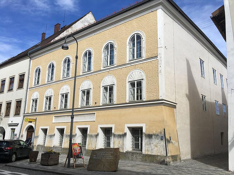 Adolf Hitlers Geburtshaus vor dem Umbau