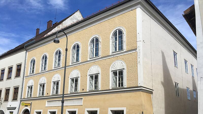 Adolf Hitlers Geburtshaus vor dem Umbau Adolf Hitlers Geburtshaus vor dem Umbau