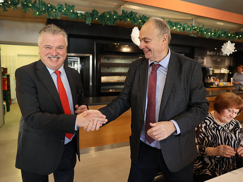 75. Geburtstag Norbert Drechsler Kulmbach Landrat Klaus Peter Söllner gratulierte dem Unternehmer Norbert Drechsler zum 75. Geburtstag.