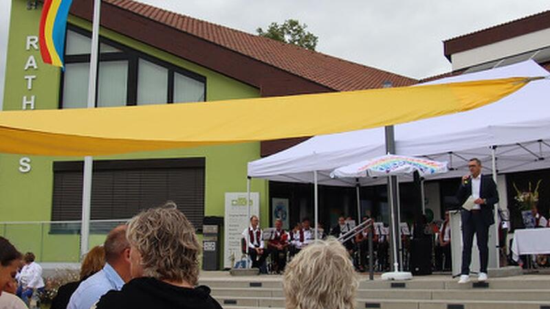 Beim Dorffest in R&ouml;ttenbach gab es neben Ansprachen auch Musik und viel Unterhaltung.