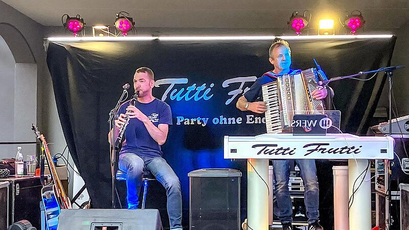 Seit 30 Jahren gibt es die Zweimann-Band &bdquo;Tutti Frutti&ldquo; aus dem Bamberger Landkreis. Die Urspr&uuml;nge reichen indes noch weiter zur&uuml;ck &ndash; und zwar bis ins Jahr 1979.