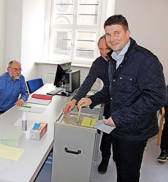 Michael Zapf bei der Stimmabgabe im Jahr 2020. Der amtierende B&uuml;rgermeister von Weismain wird diesmal nicht mehr antreten.