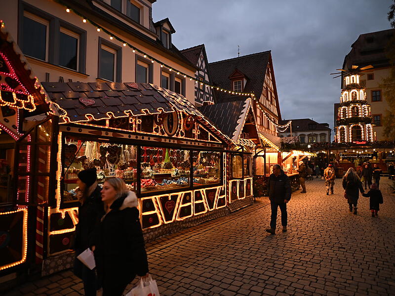 Der Forchheimer Weihnachtsmarkt 2024 ist eröffnet.Eröffnung Weihnachtsmarkt Forchheim 2024 Der Forchheimer Weihnachtsmarkt 2024 ist eröffnet.