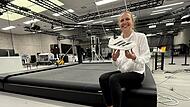 Adidas Wunderschuhe Ein Blick in die geheimen Räume des Innovation Centers von Adidas: Charlotte Heidmann, Category Director Running Footwear, präsentiert den Wunderschuh.