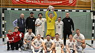 Da ist das Ding  - beziehungsweise Fass! Der FC Coburg ist zum siebten Mal in Serie Coburger Stadtmeister.