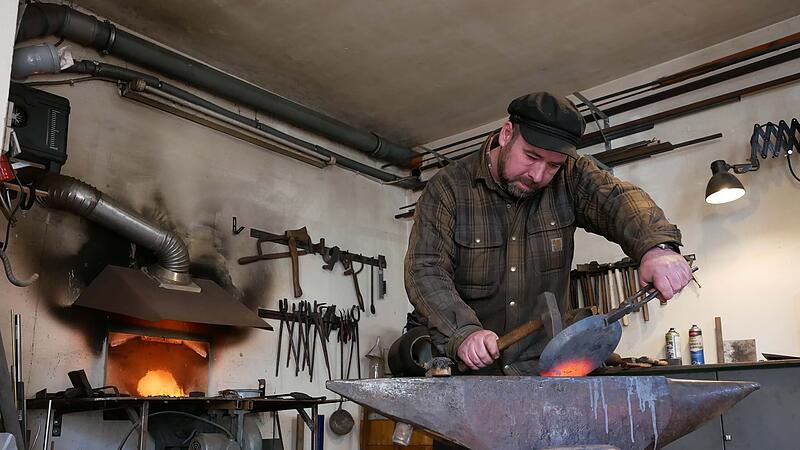 Altes Handwerk: Christian Weber arbeitet als Metallbildner/SchmiedAltes Handwerk: Christian Weber arbeitet als Metallbildner/Schmied