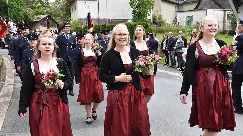 Die Freiwillige Feuerwehr Schimmendorf organisierte einen gro&szlig;en Festumzug.