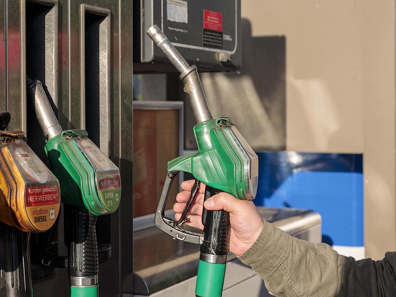 Wichtig ist, dass die volle Entlastung durch den Tankrabatt bei den Autofahrern ankommt. Laut Ifo-Institut werden bei E10 bisher im Schnitt nur zw&ouml;lf Cent Entlastung weitergegeben, bei Diesel noch weniger.