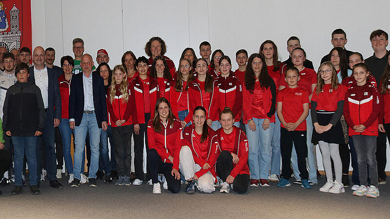 Alle erfolgreichen Sportlerinnen und Sportler, die von der Stadt Münnerstadt geehrt wurden.
