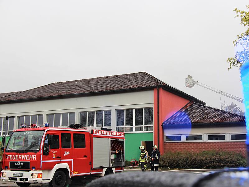 Brand im Schulschwimmbad AdelsdorfBrand im Schulschwimmbad Adelsdorf