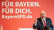 Bernd R&uuml;tzel bewirbt sich am Samstag zum sechsten Mal als SPD-Bezirksvorsitzender. Erstmals bekommt er es beim Parteitag in Haibach mit einem Gegenkandidaten zu tun.