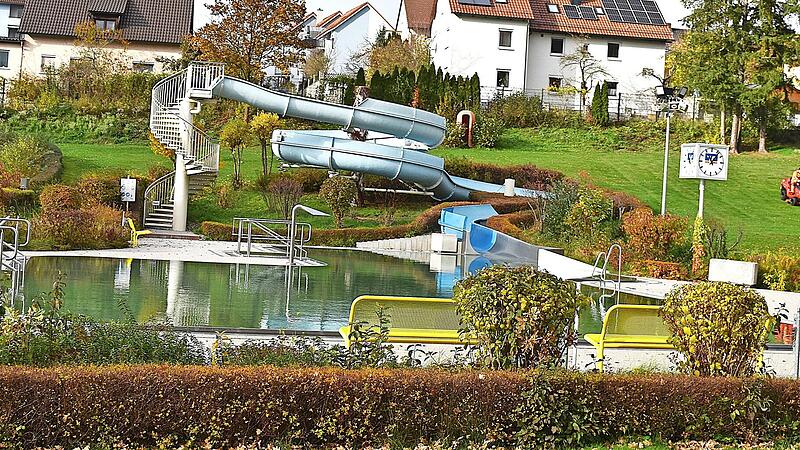Auch wenn die neue Badesaison noch in weiter Ferne ist: Mit der Erneuerung der Absorbertechnik will man auch im neuen Jahr im Freibad wieder für erwärmtes Beckenwasser sorgen. Die Solaranlage, die dies liefert, ist dabei unter anderem auch auf dem...